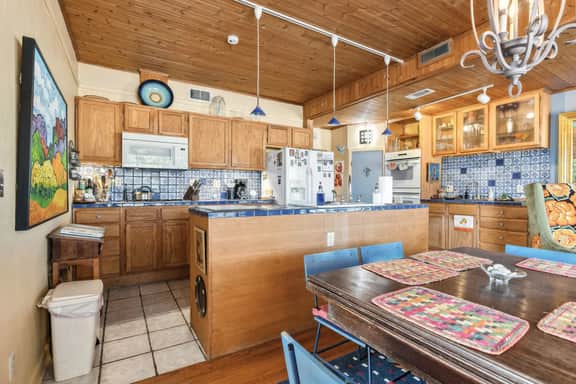 The Lovie House - Historic Retreat