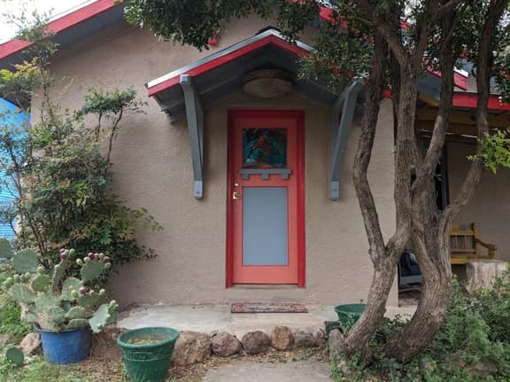 El Nopal Casita - A few blocks from Sul Ross!